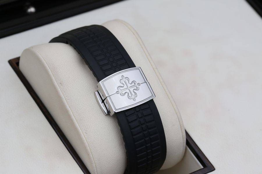 Patek Philippe Aquanaut 5164A-001